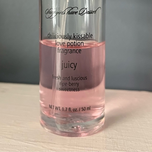 RARE Discontinued fragrance Deliciously Kissable Jessica Simpson - Picture 4 of 4